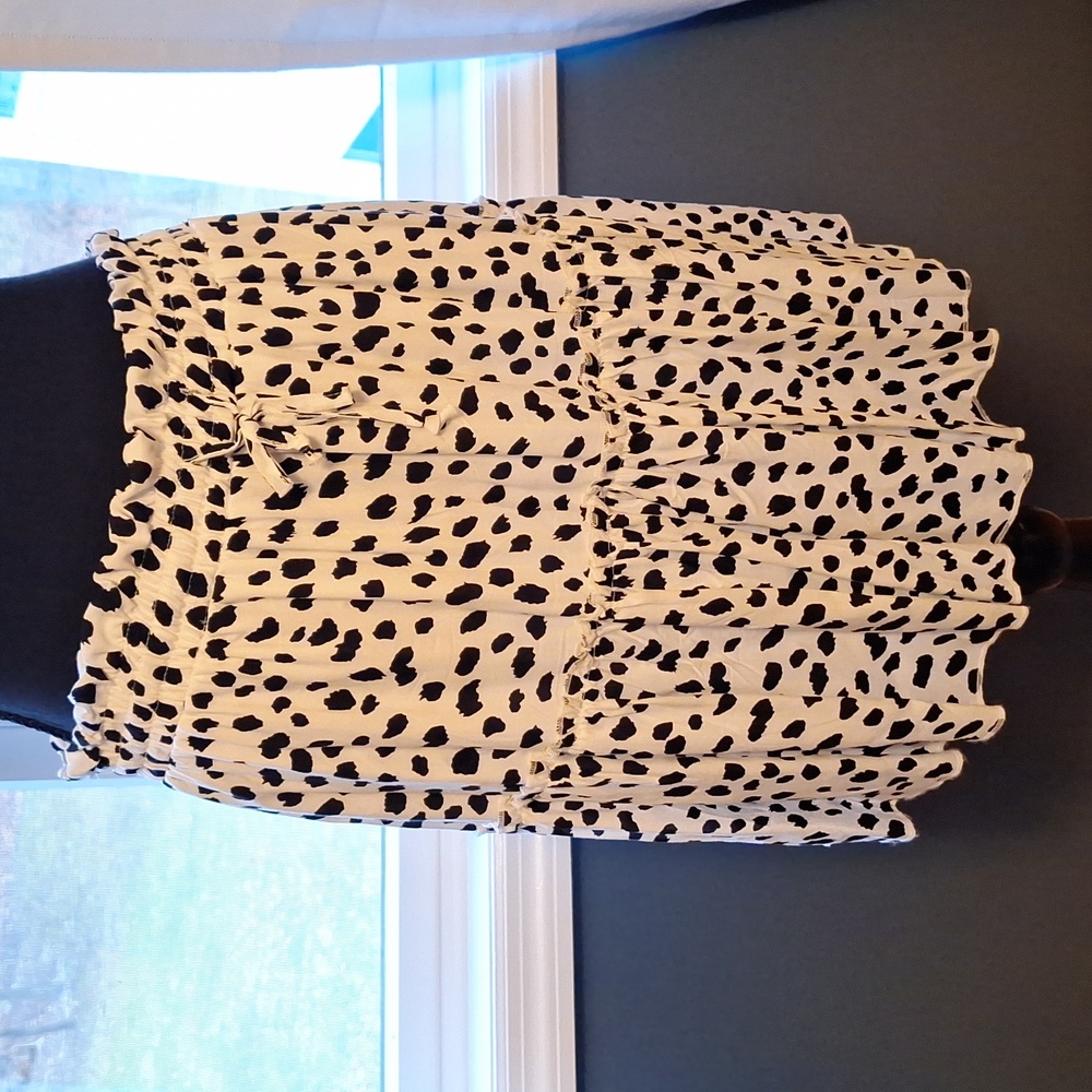 Ladies skirt, size M NWT